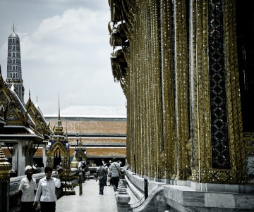 Kompleks Wat Phra Kaew to ponad 100 budynków: świątyń (w tym tej najważniejszej - ze Szmaragdowym Buddą - na samym środku) i pawilonów. Jest nawet biblioteka i model Angkor Wat. (Fot. Kasia Boni)