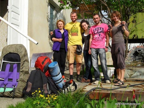 Gruzini to przesympatyczny naród. (www.klapkikubota.com)