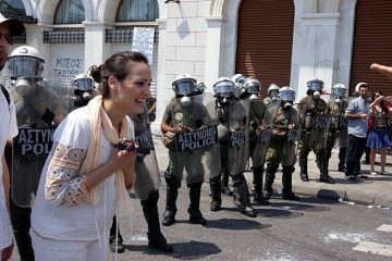 W Atenach Katarzyna trafiła w sam środek antyrządowego protestu. Zaczęła robić zdjęcia, na Santorini nie dotarła... (Fot. Katarzyna Dybżyńska)