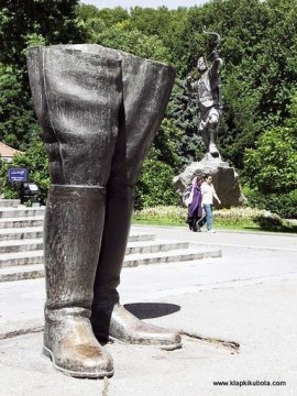 Po szachu w Iranie zostały już tylko wspomnienia.