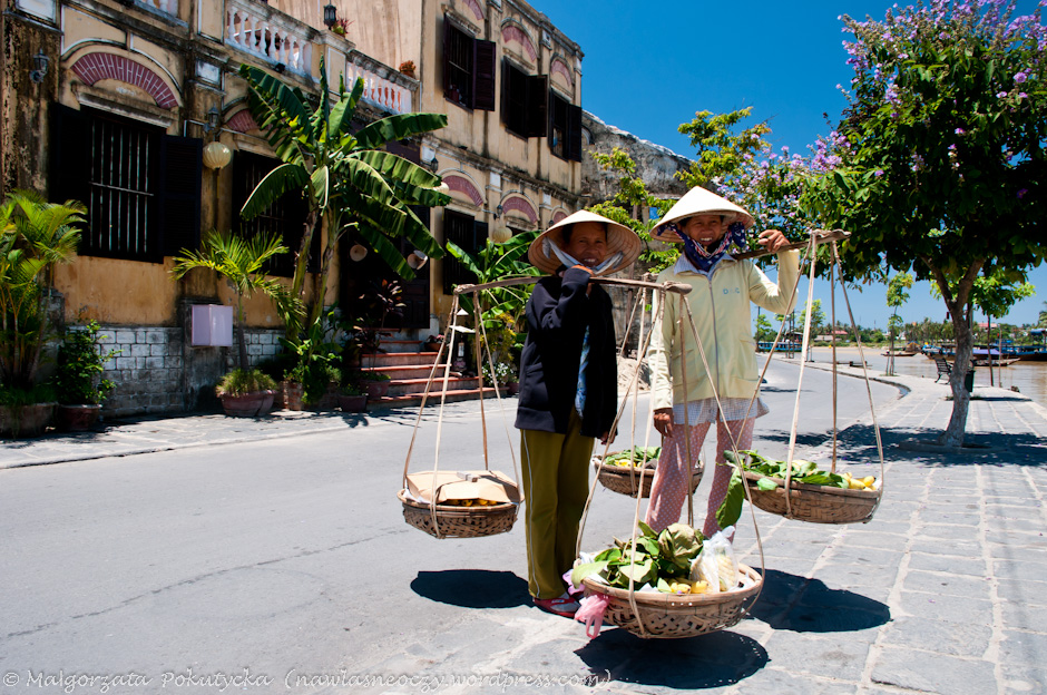 Lokalne handlarki w Hoi An