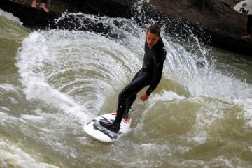 surfing w Monachium