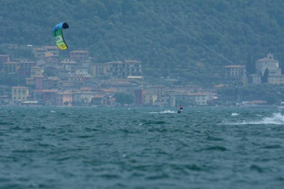 Kitesurfing na Jeziorze Garda, we Włoszech. (Fot. Marcin Jędras)