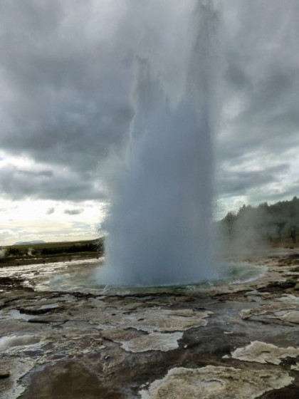 Eksplozja gejzeru Strokkur (Fot. Ania Ostrowska)