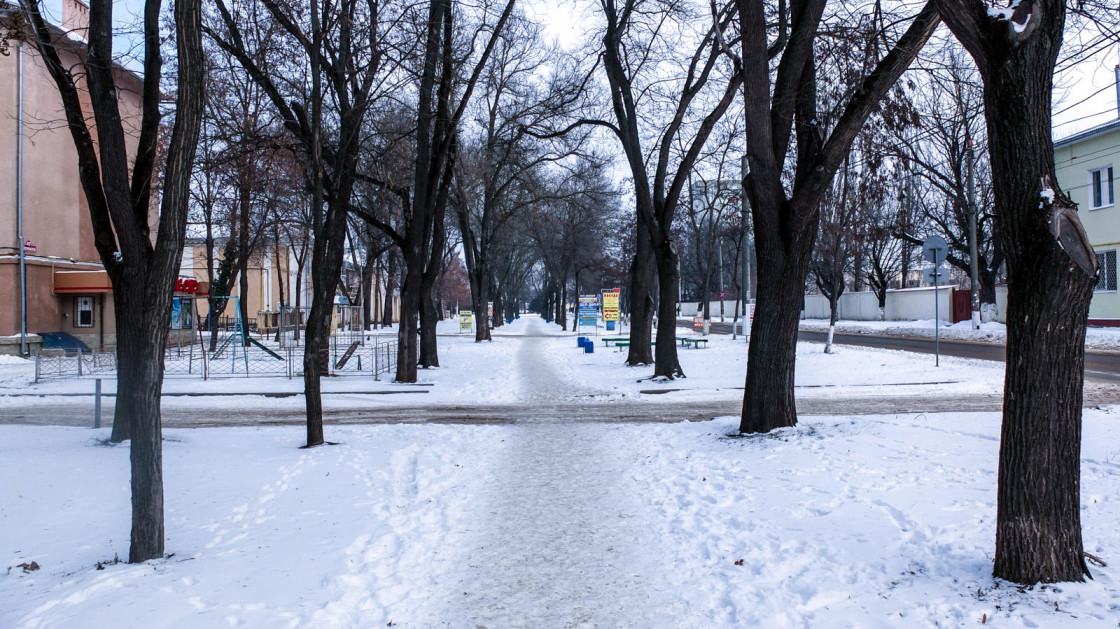 Puste ulice Tyraspola. (Fot. Bartek Szaro)