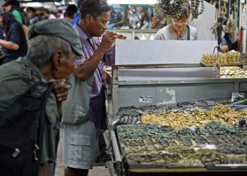 Targ amuletów w Bangkoku. (Fot. Ewa Serwicka)