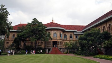 Tekowy dwór Vimanmaek. (Fot. Ewa Serwicka)