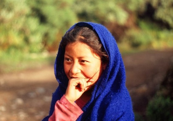 Zawstydzona Indianka w okolicy jednej z wiosek otaczających najwyższą górę Meksyku – Orizabę. (Fot. Marcin Kruczyk)