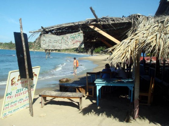 Eggy's Bar - popularne miejsce na Treasure Beach