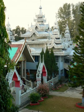 Czesc kompleksu swiatyn i klasztoru Wise Buddha Monastery.