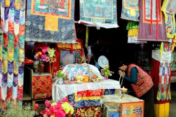 Litang - Dalajlama w światyni