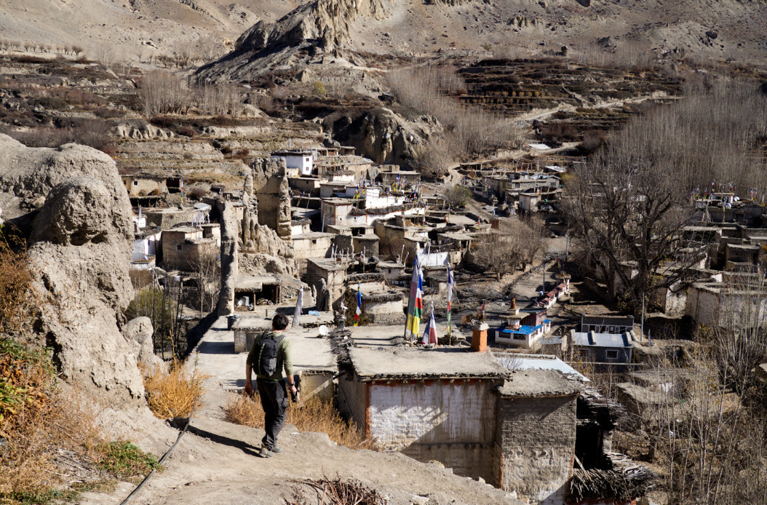 Wioska Dzong, Dolny Mustang