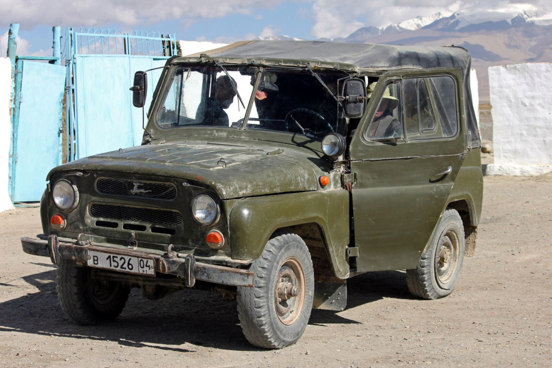 Uaz na pamirskich drogach radzi sobie doskonale