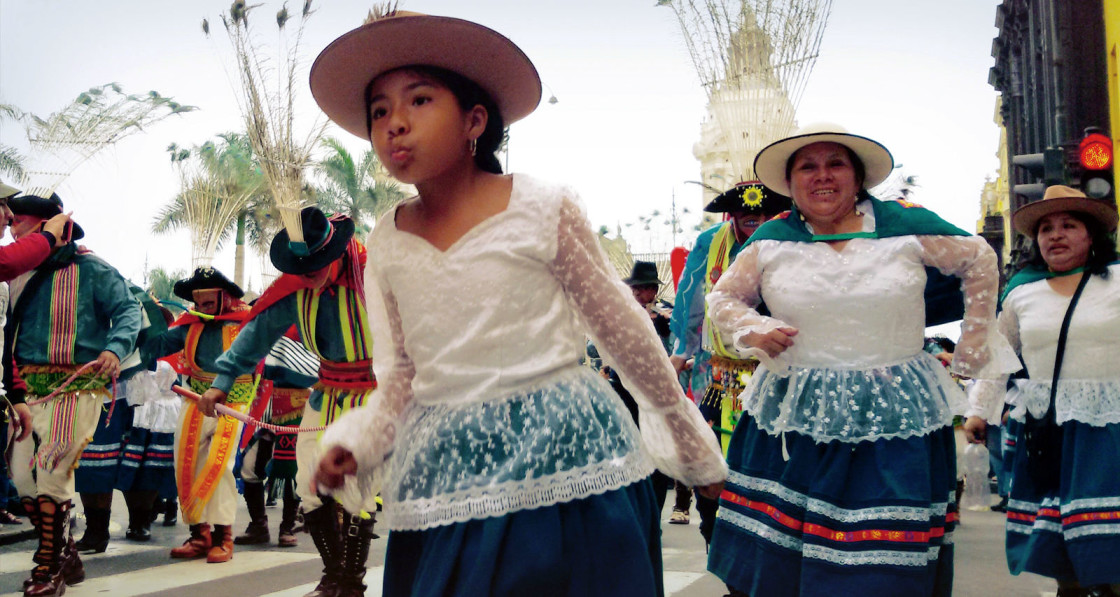 Uliczna parada w Limie - stolicy Peru - zdjęcia
